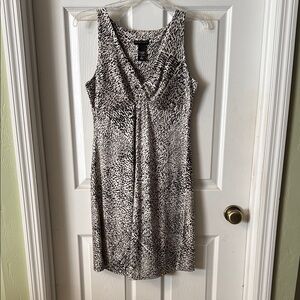 New York & Company Black and White Ruched Sleeveless Midi Dress